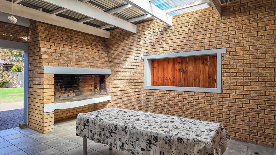 4 Bedroom Property for Sale in Hartenbos Central Western Cape